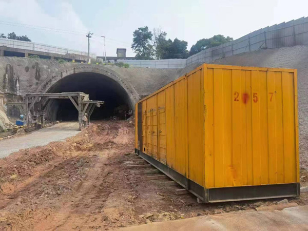 和平发电机出租自启装置的工作原理是什么？