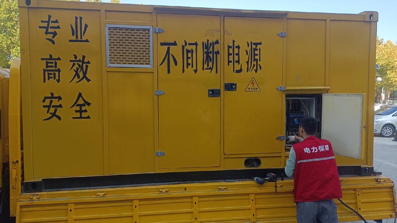 和平柴油发电机组和UPS电源配合使用时，如何避免切换过程中的电力中断？
