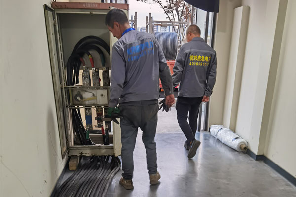 和平柴油发电机组的输出电压调节方式对设备性能有哪些影响？