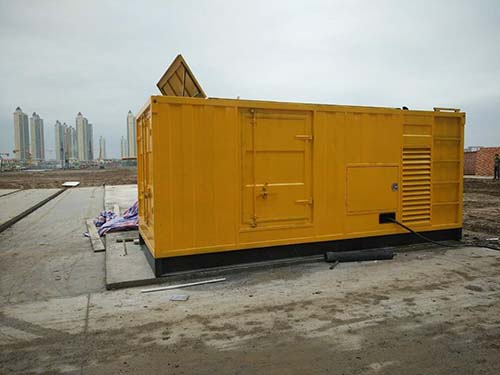 和平合同中关于乙方责任导致工期延误的赔偿标准应该如何制定？